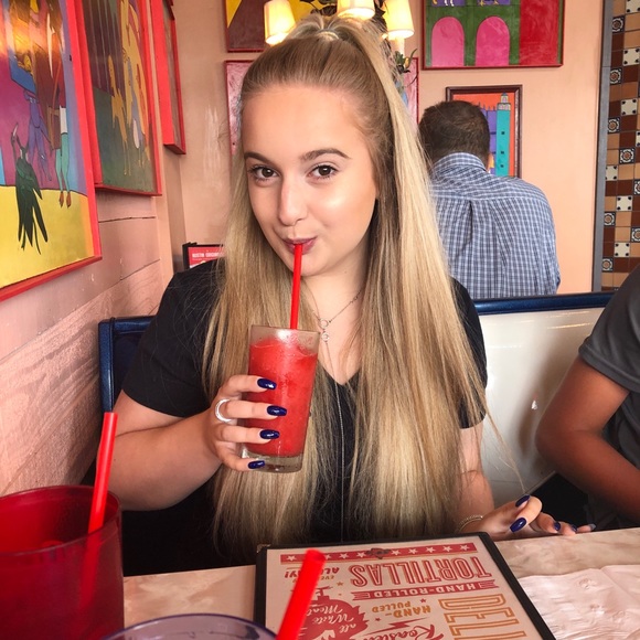 MEET YOUR POSHER - Picture 3 of 7